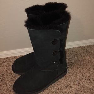 Black button Ugg boots size 5